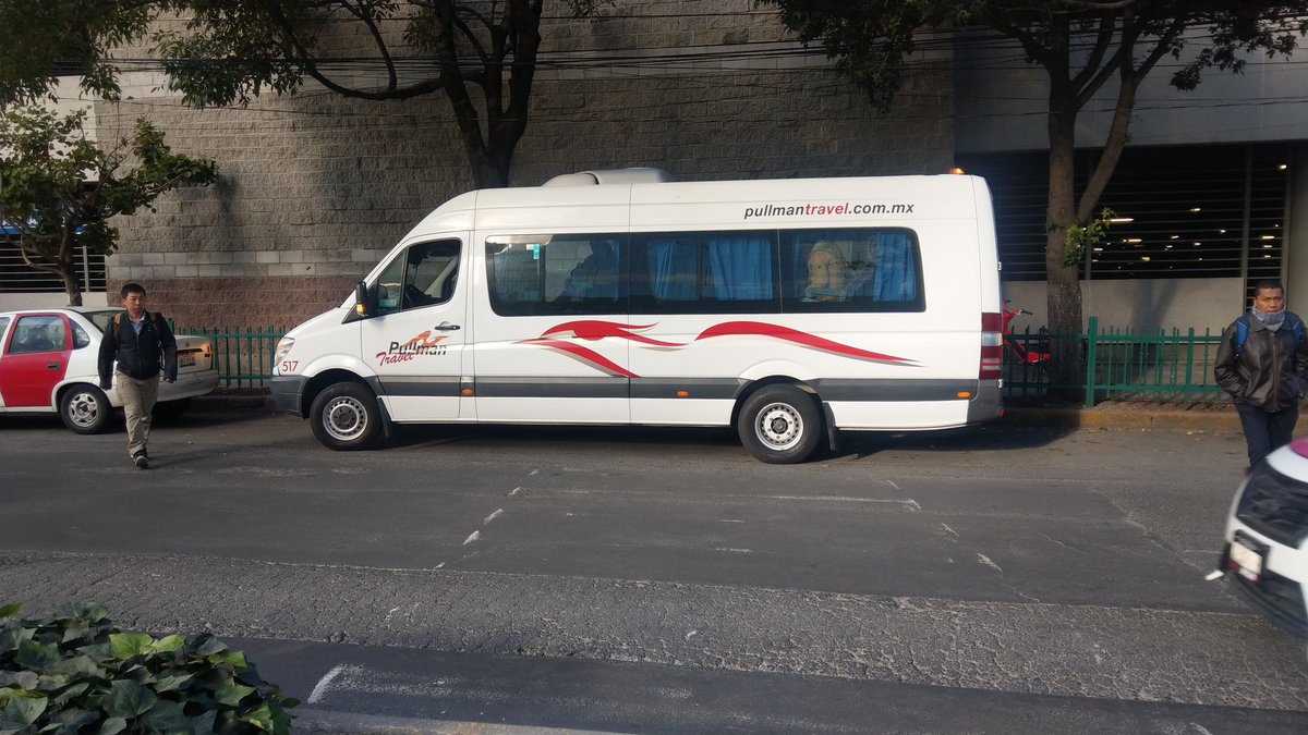 SoyLilit's tweet photo. @jeferadar please, help todas las mañanas hacen descenso a las 8 AM de pasaje y ascenso a las 6 pm en presa Falcon entre Danxho y Cervantes. ALC.  Miguel Hidalgo entorpecen el único paso peatonal. https://t.co/EeydfVmUBi
