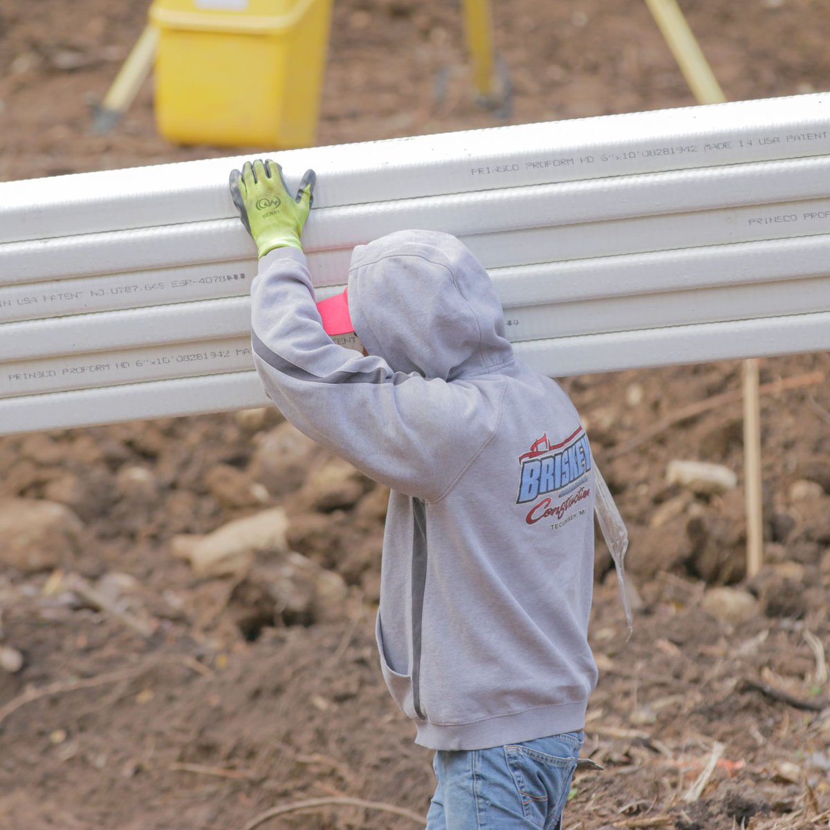 Proform HD is so lightweight your crew can easily carry a bundle of 6 - 10' sticks without breaking a sweat. That's 60' of forms in one trip from the trailer! #residentialfoundations #pouredwalls #foundationfootings #footings #concrete