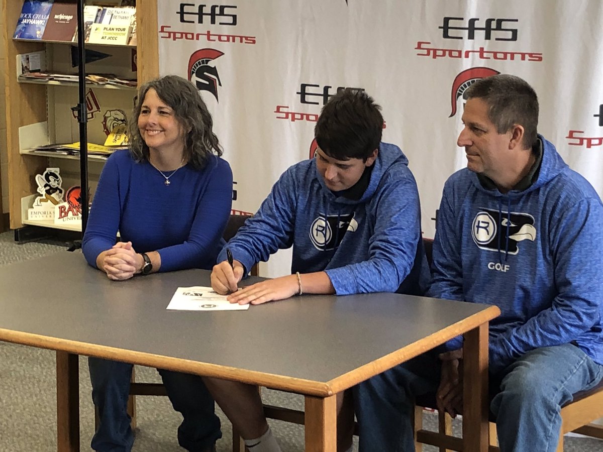 Schm1dy24's tweet photo. I am proud too announce that I will be furthing my academic and golf career at Rockhurst University #SigningDay @RockUGolf @KansasGolf1908 https://t.co/AIZzayd6vy