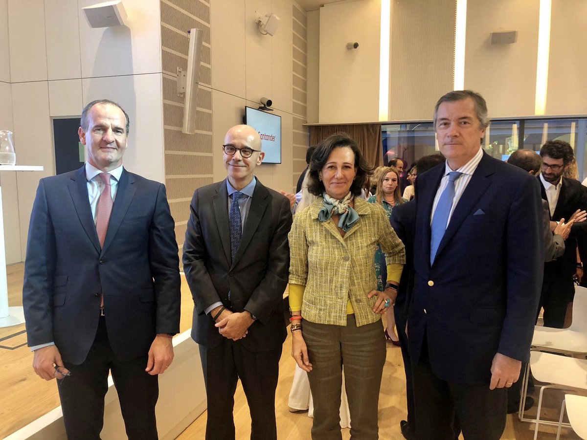 Hoy en Buenos Aires con <a href="/Santander_Ar/">Santander Argentina</a> hemos anunciado un plan de 500 millones de dólares en líneas de crédito para impulsar el negocio de las pymes exportadoras del país, como parte del compromiso de Santander con Argentina.
linkedin.com/pulse/el-compr…