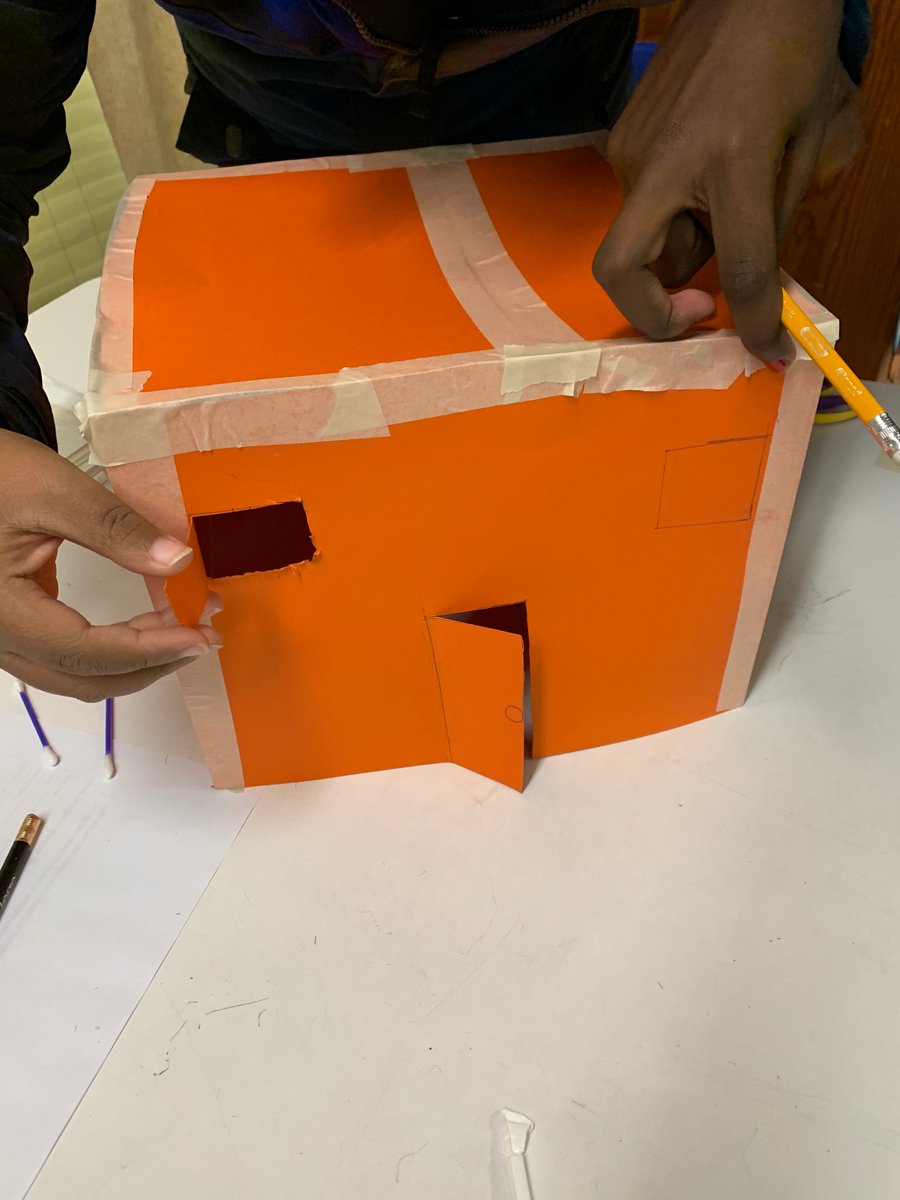 TheSTEMnerdette's tweet photo. Ss @HearneWCS used knowledge from math/science class to design &amp; build a building that retained the most heat. Took our initial temps &amp; thermal imaging. We will patch where heat is escaping using best insulator from their science lab &amp; take 2nd round of temps! #ITFMitchell #PBL https://t.co/011oY33UiA