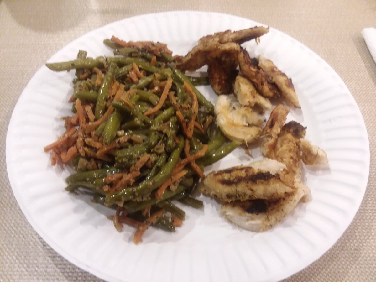 sheenamcrae's tweet photo. My #ultimateportionfix dinner. 1 green - string beans, 1 red - chicken 😎🍽 @AutumnCalabrese https://t.co/cwHr101r4L