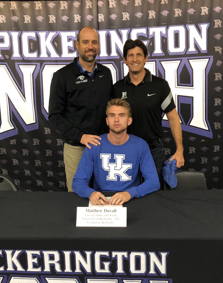 MattDuvall10's tweet photo. Official✍🏻 Excited for the next 4 years! #WeAreUK https://t.co/9WU6r2Y55e