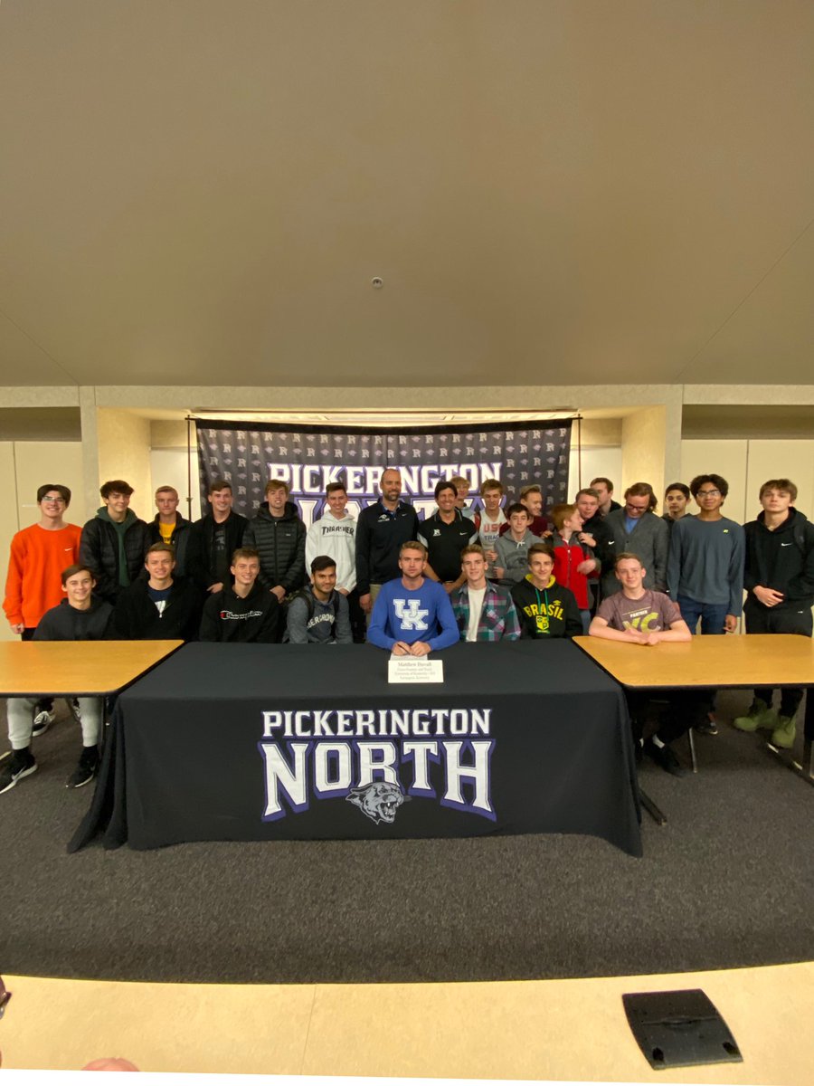 MattDuvall10's tweet photo. Official✍🏻 Excited for the next 4 years! #WeAreUK https://t.co/9WU6r2Y55e