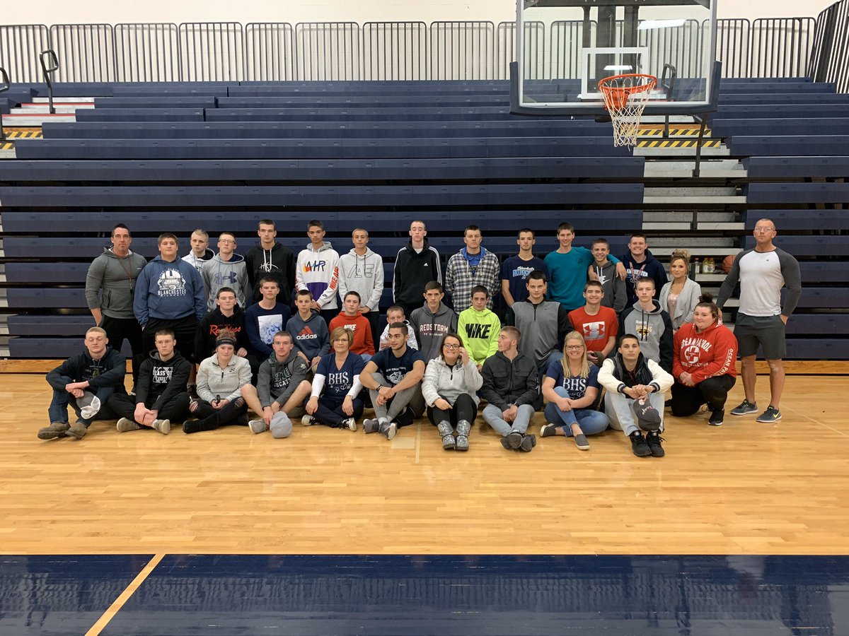 BlanchesterM's tweet photo. Annual HS Boys Basketball haircuts!! https://t.co/R2A5jgeiSf