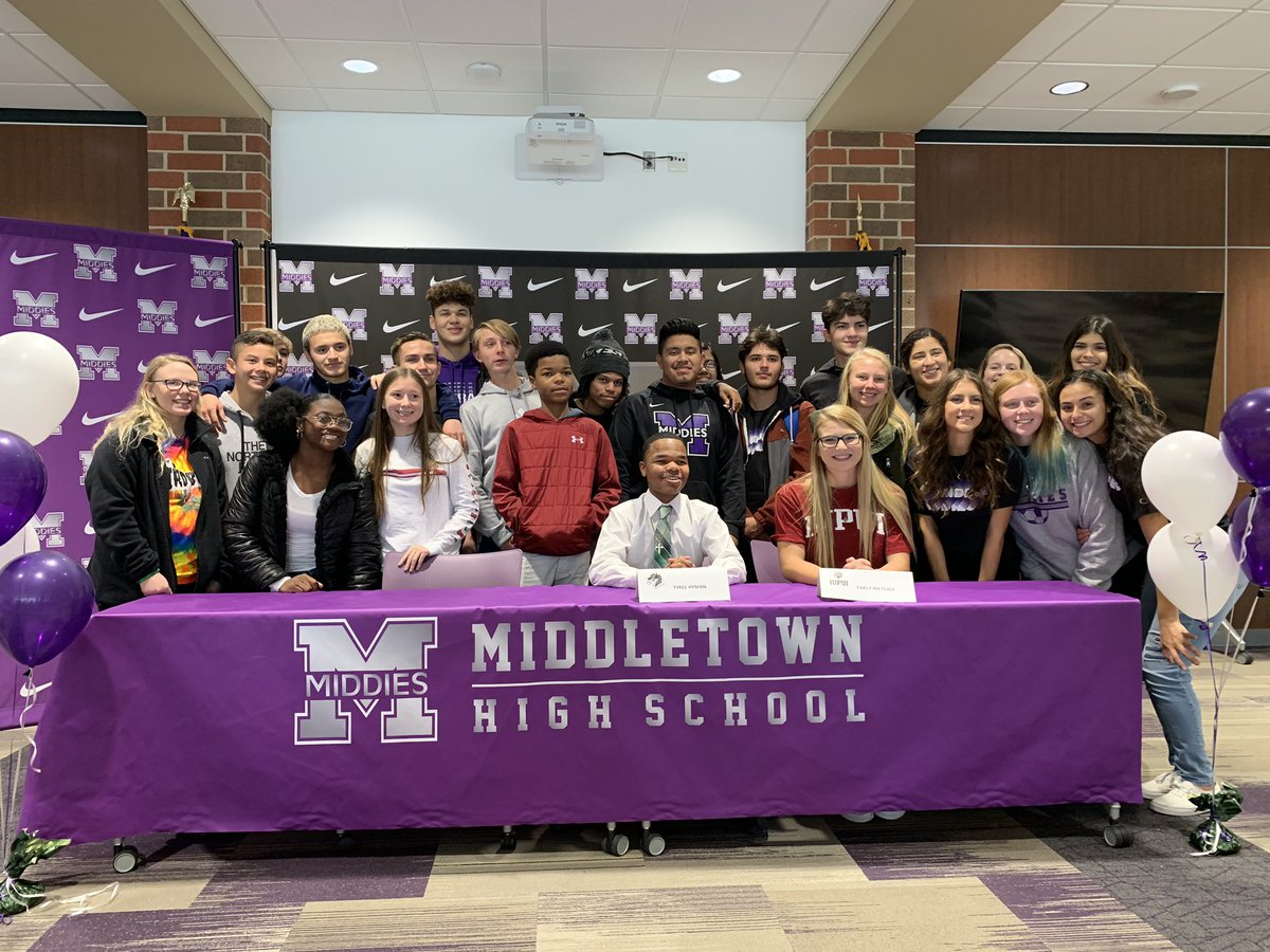 middie_softball's tweet photo. Celebrating our girl, Carly Metcalf, today as she signed with D1, IUPUI!!❤️ What an amazing scholar-athlete! Proud of her & all her accomplishments! #GoCarl #MiddieRising #MiddieSoftball #RepTheM #CollageAthlete https://t.co/zE9VblKTcN