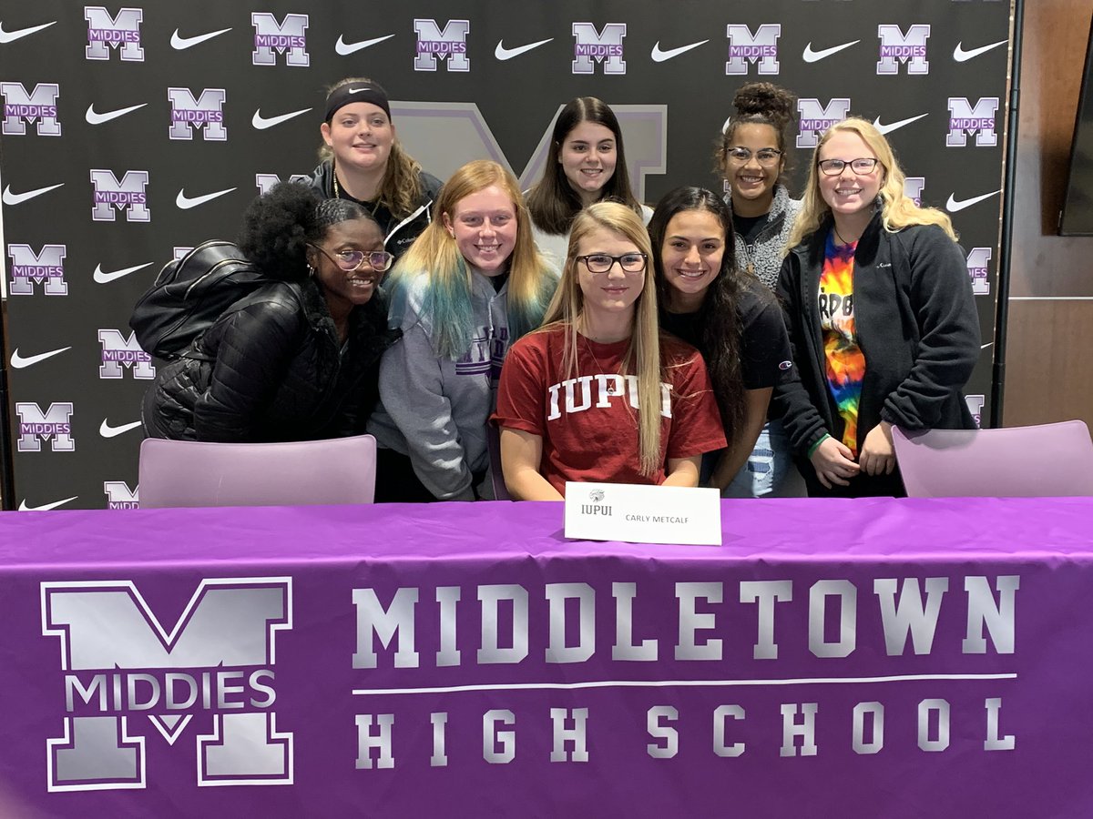 middie_softball's tweet photo. Celebrating our girl, Carly Metcalf, today as she signed with D1, IUPUI!!❤️ What an amazing scholar-athlete! Proud of her & all her accomplishments! #GoCarl #MiddieRising #MiddieSoftball #RepTheM #CollageAthlete https://t.co/zE9VblKTcN