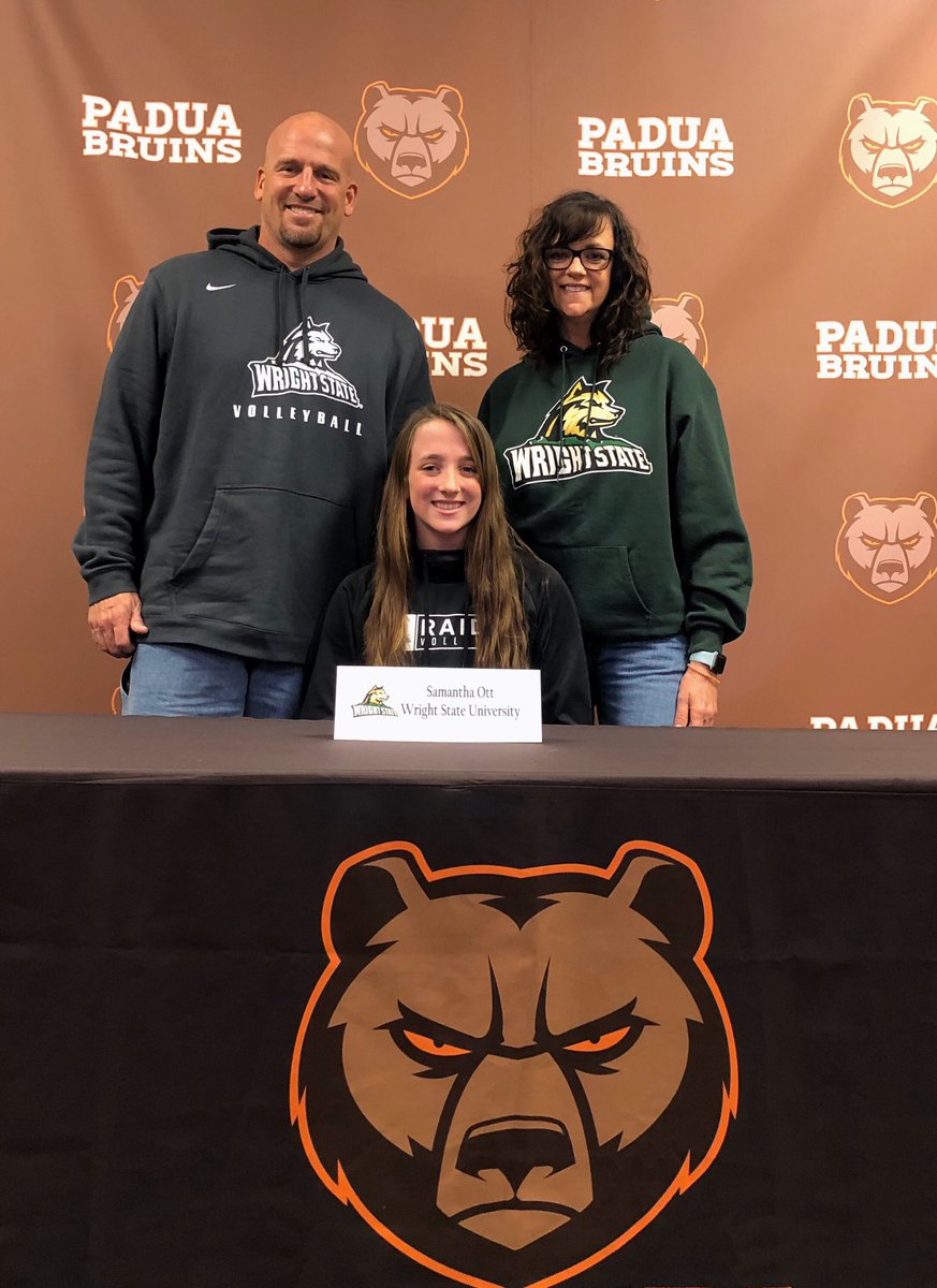 sammi_ott's tweet photo. Officially a Raider !! 🏐💚Super excited to start this next chapter in my life!! #RaiderUp https://t.co/0YMhNsisOC