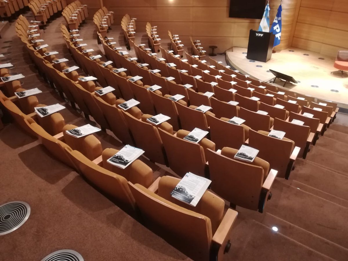 LuliCardini's tweet photo. ¡Preparando todo para mañana! #Transformarlasecundaria es una #META. Los esperamos a las 9 para pensar los cambios necesarios para los próximos 4 años desde una mirada federal, plural y de largo plazo. ¡Gracias a los que nos acompañan! Abajo el programa 👇 https://t.co/qWZpZU8Dzc