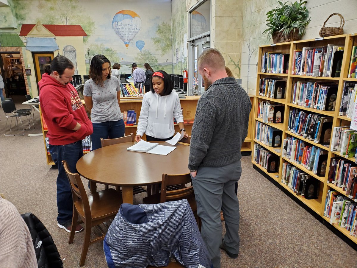 mstaal_kcsavid's tweet photo. These AVID Ambassadors stole the show!  Best way to talk about how AVID supports students is to let them show you!  @MrsHarveyNMS AVID 💙 was SO proud!  @KcSavid https://t.co/LHGcLkPwK6