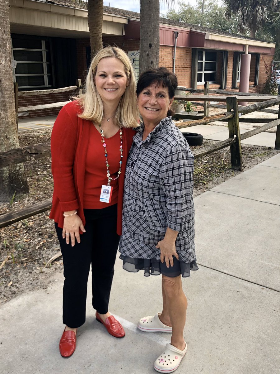 Feldman_4's tweet photo. Principal for the Day @LaurelOakElem Gr8 behind the scenes look at the amazing things they do to make this school run.  I witnessed many acts of kindness &amp; compassion. Proud to be a part of their community.  Gr8 job &amp; thanks for having me! @collierschools https://t.co/Vli3v4jM0w