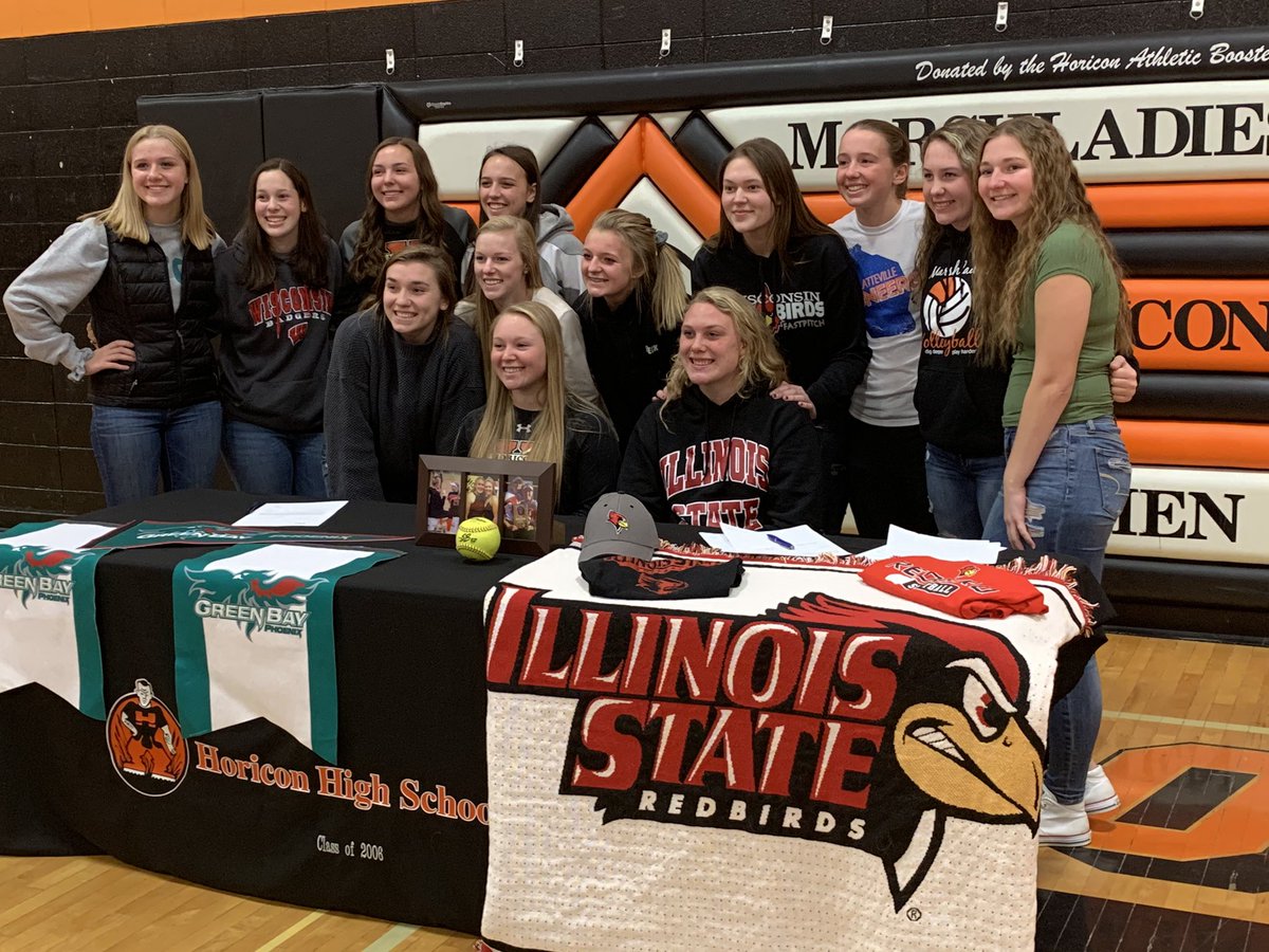 BethTillema's tweet photo. It’s official. Nli signed. So proud. #futureredbird #redbirdstrong https://t.co/eTRhxf1XvN