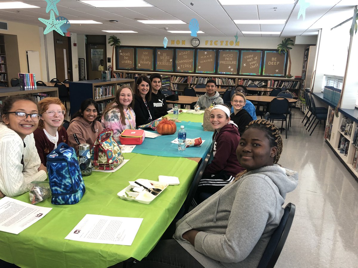1ProudWildcat's tweet photo. Dr. Savage enjoyed lunch with Wilson Middle School students during today's student leadership lunch. Great ideas &amp; great conversation with these 6th-8th grade students!  Thank you Dr. Savage for visiting our Wildcats! https://t.co/KvvPU1AfGU