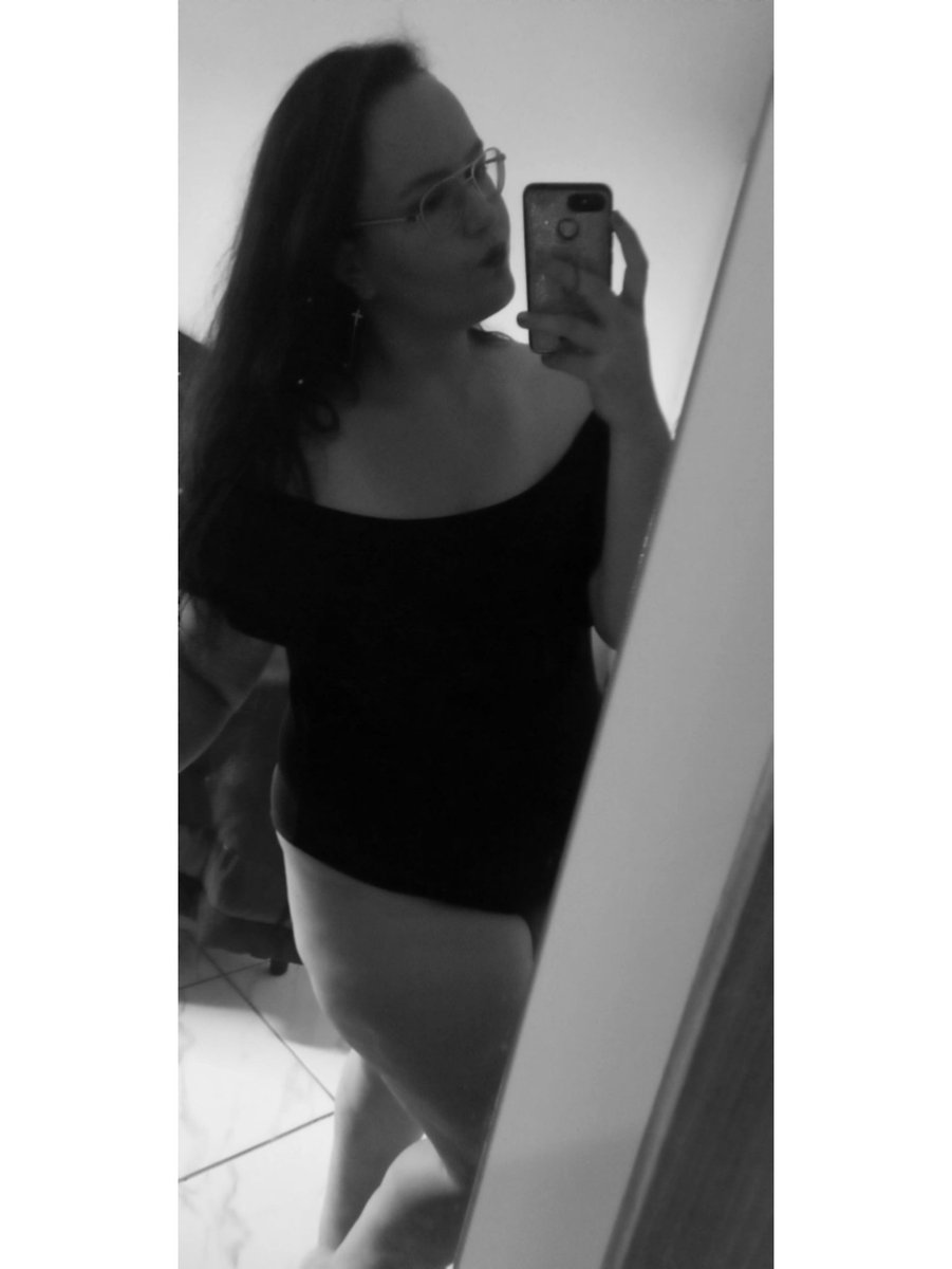 AOBAavivi's tweet photo. E parabénss pra mim #18tão que fala né fiooo 🍻💃🤪🎉 https://t.co/tyK7E0wGfM