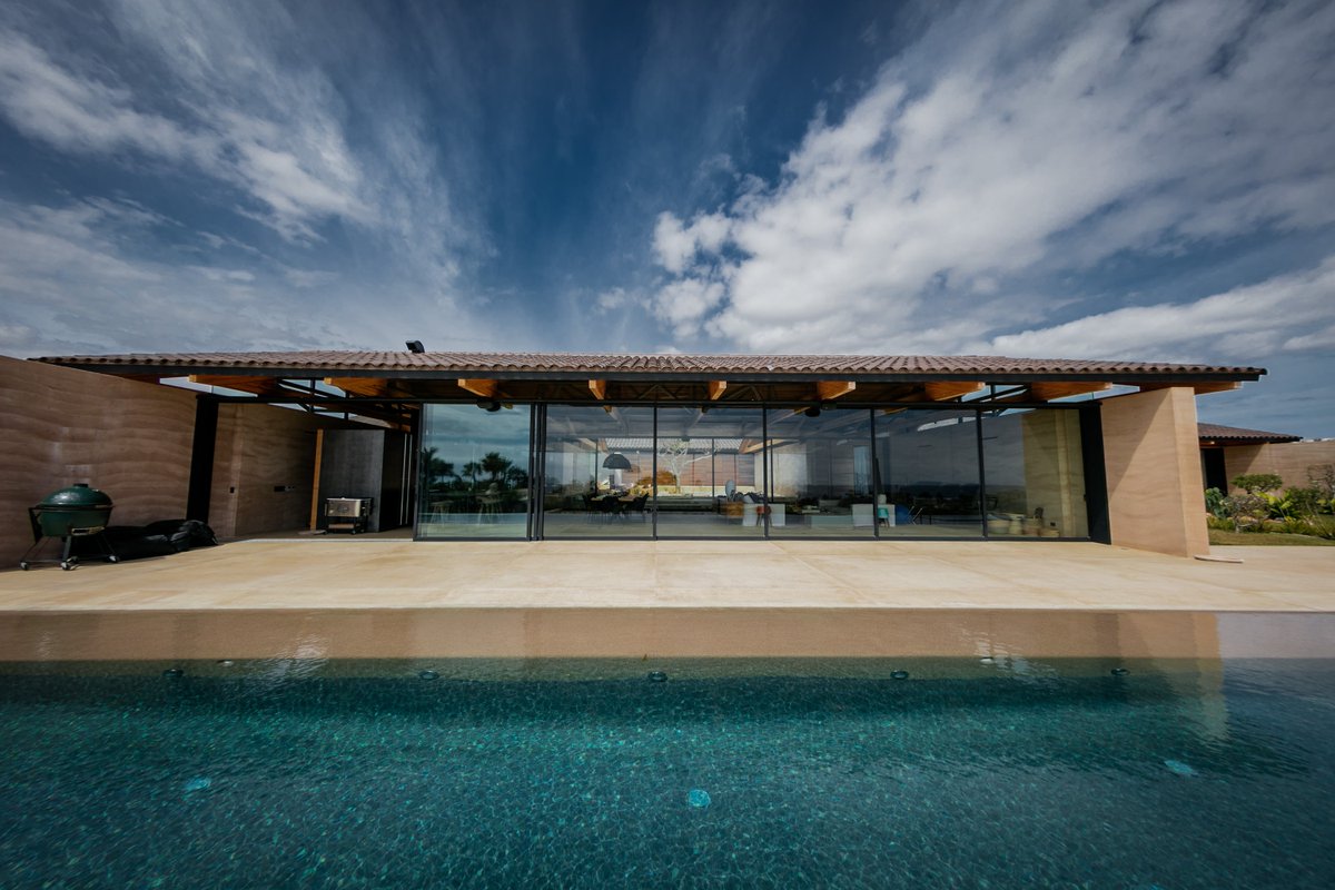 AviglassMX's tweet photo. Casa Bolin, Aluminium Windows ,
Made by #aviglass, installed by #inslarglass. #seicentofortewindows, visit us in #koralshops #loscabos  #homedesign #arquitecture #arquitecturedesign #luxuryhomes #arquitecturephotography #arquitecturelovers
#homedecor #windows #hurricanewindows https://t.co/x8ORxqBpWf