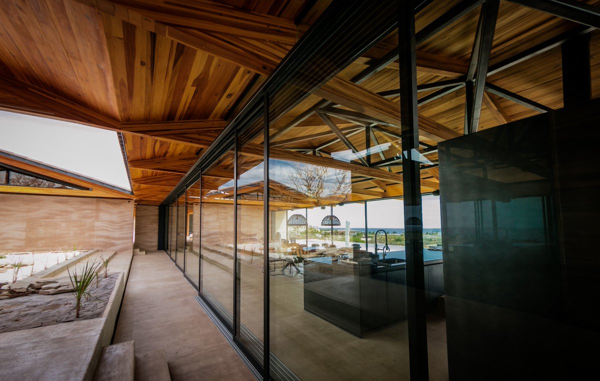 AviglassMX's tweet photo. Casa Bolin, Aluminium Windows ,
Made by #aviglass, installed by #inslarglass. #seicentofortewindows, visit us in #koralshops #loscabos  #homedesign #arquitecture #arquitecturedesign #luxuryhomes #arquitecturephotography #arquitecturelovers
#homedecor #windows #hurricanewindows https://t.co/x8ORxqBpWf