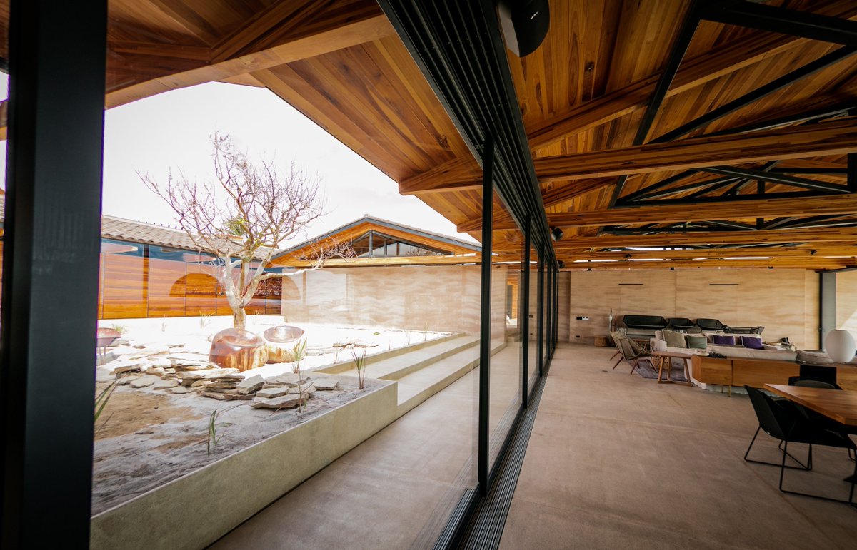 AviglassMX's tweet photo. Casa Bolin, Aluminium Windows ,
Made by #aviglass, installed by #inslarglass. #seicentofortewindows, visit us in #koralshops #loscabos  #homedesign #arquitecture #arquitecturedesign #luxuryhomes #arquitecturephotography #arquitecturelovers
#homedecor #windows #hurricanewindows https://t.co/x8ORxqBpWf