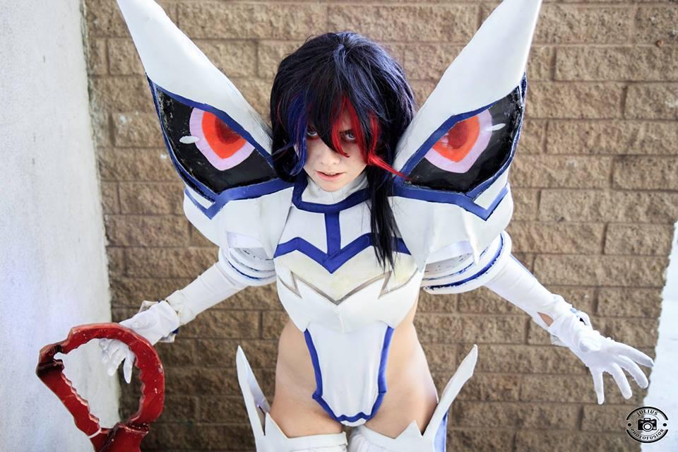CrystaCain's tweet image. My dudes, I used Stick It (roll on adhesive) to make my cosplay to stay on me while cosplaying Ryuko, it lasts all day with no problems! I really recommend it #cosplaytips #cosplay #killlakill
