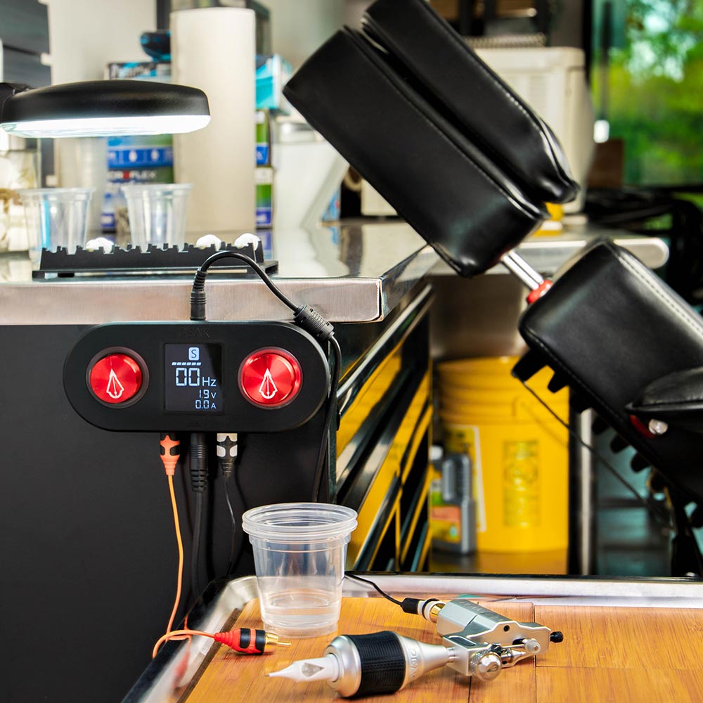 MonsterSteel's tweet image. Check out the new Peak Lazur power supply in stock now, featuring dual outputs AND dual 2A USB ports! Plenty of accessories ready to go as well, including disposable knob covers and the stylish red replacement knobs pictured here. monstersteel.com/tattoo-supplie…