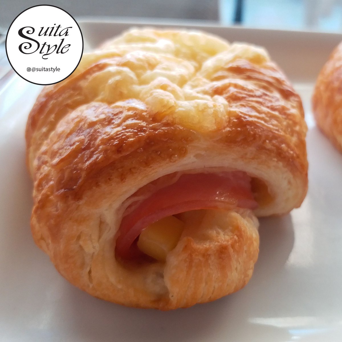 suitastyle's tweet photo. Canard French Bakery makes these tasty ham and cheese croissants.
#suitastyle #suita #osaka #travel #japan #wanderlust #japanese #吹田 #大阪 #supportsmallbusiness  #bakery #realbread #handmade #localfood #artisan #foodpic #foodlover #pastries #foodporn #food #foodies #yummi https://t.co/9Qh3TQ3mzo