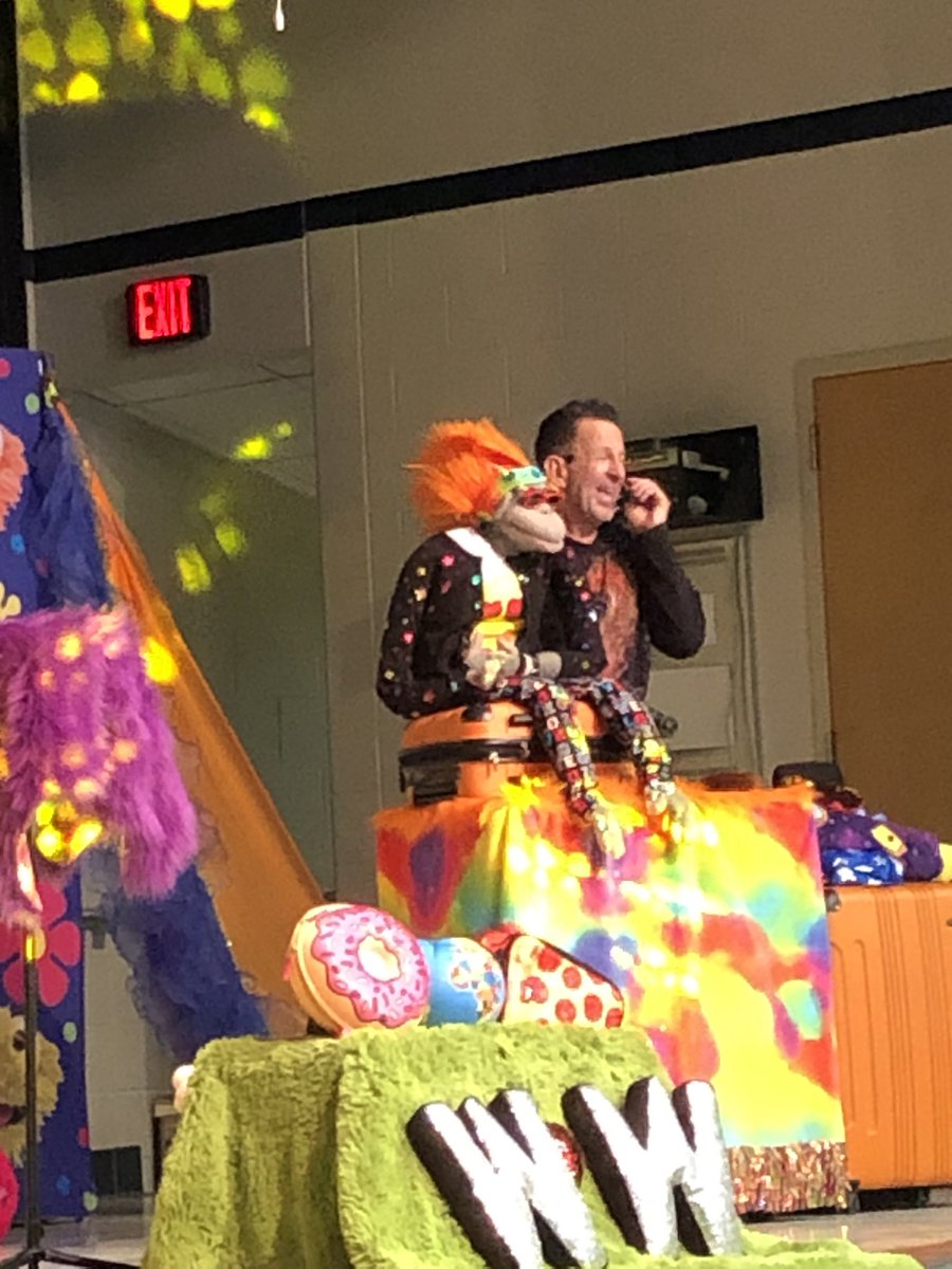 mrsmichelclass's tweet photo. We had such a fun morning with @DennisLeeLive! Be a Bright Spot! Thank you @SampsonPTO! #nanapuddin #sampsonstrong https://t.co/mrpQ9dJ1mb