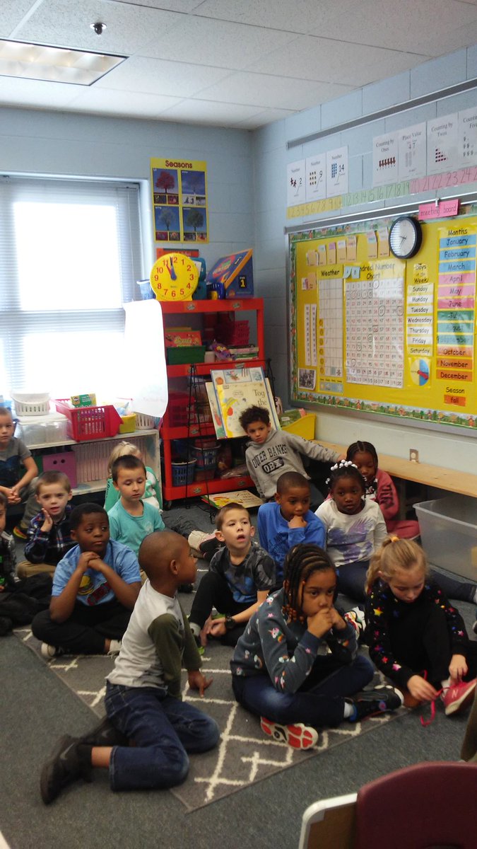 kbouk0011's tweet photo. Students make 'Text to Self' and 'Text to World' connections after Mrs. Saunders reads The Great Kapok Tree.
#firstgrade #ccesdukes https://t.co/KIzd7Gofpb