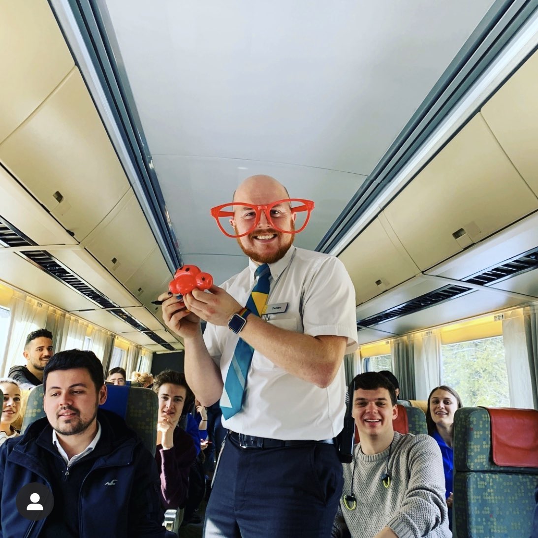 zachwells88's tweet photo. REPOST! Wednesday November 13th, 2019 onboard @VIA_Rail train 40 from Toronto to Ottawa. Thanks to a great photographer from The National Youth Orchestra of Canada for sharing these photos and kind words on their Instagram Page.

https://t.co/Zp5FIs9YDu https://t.co/mNU3MGZ0eH