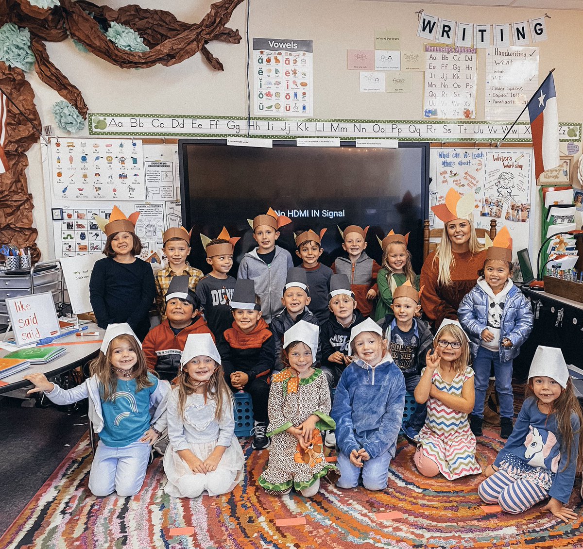 SilliestKinders's tweet photo. Thanksgiving lunch was a blast today! 🧡💛 #TheFirstThanksgiving https://t.co/tNICOIwN4F