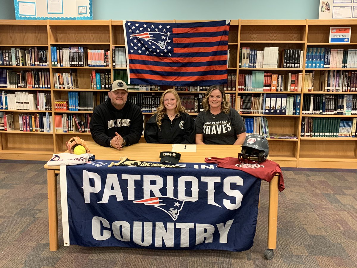 GroveAD's tweet photo. Congratulations to @Mak_sibbett2020 on signing her letter of intent to play softball at UNC Pembroke today https://t.co/slsOFZvn8L