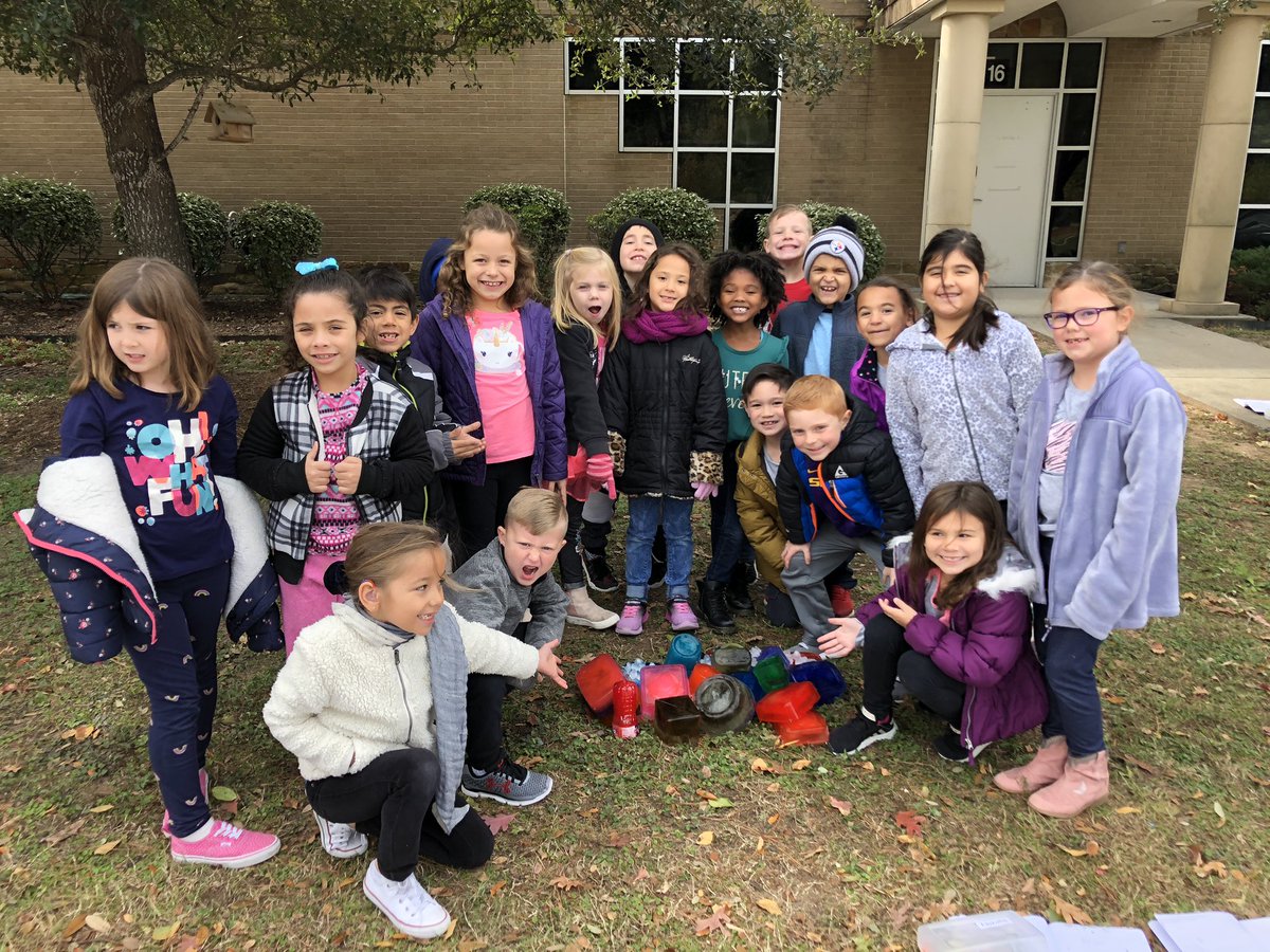 kariavaughn's tweet photo. Ending our “changes in materials” science unit by making our class ice sculpture and watching it change throughout the day. https://t.co/BLP9IKT1ya