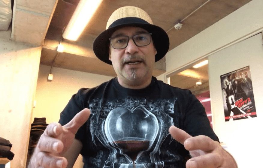 RinconSalfate's tweet photo. ¡Desgarrador video de una mujer aterrada al ver un enorme #OvniTriangular! Video: https://t.co/KYK0p2sYf1 [Únete a El Kiosco] https://t.co/KOkPOD1ayD