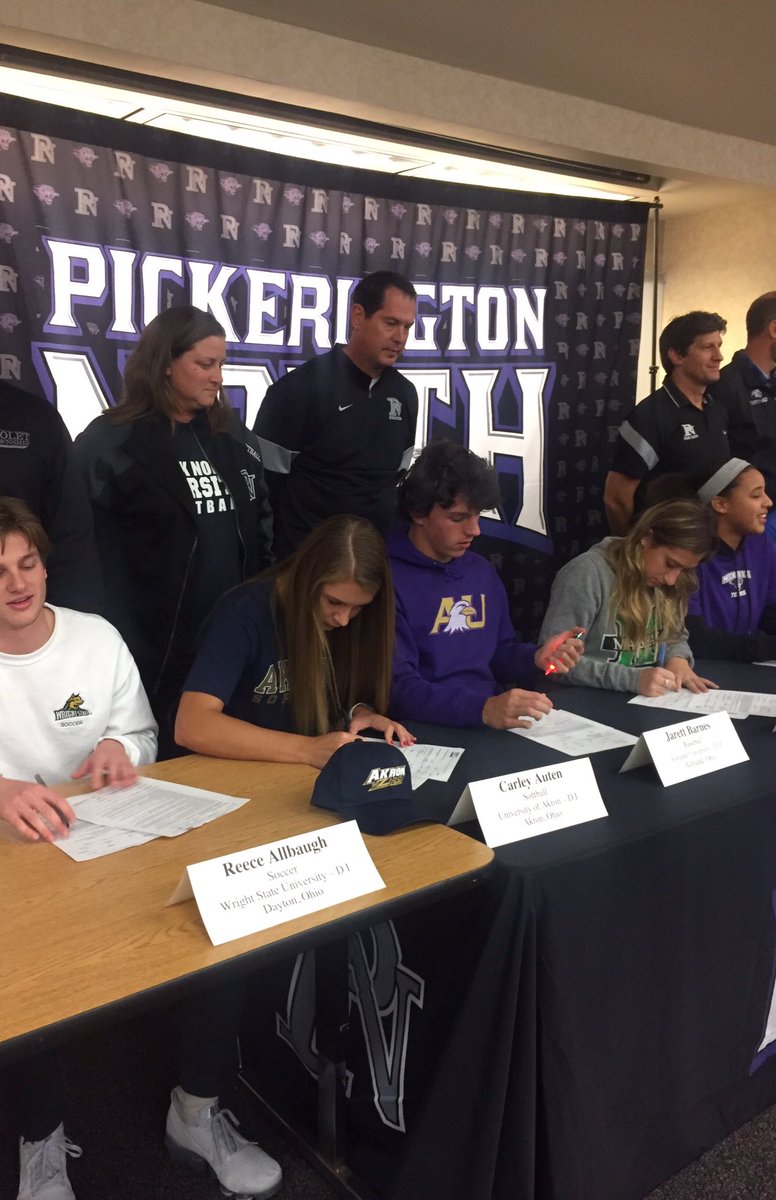 carley_auten's tweet photo. It’s official, dreams do come true. #signed🖋 https://t.co/cvD2kWUgMG