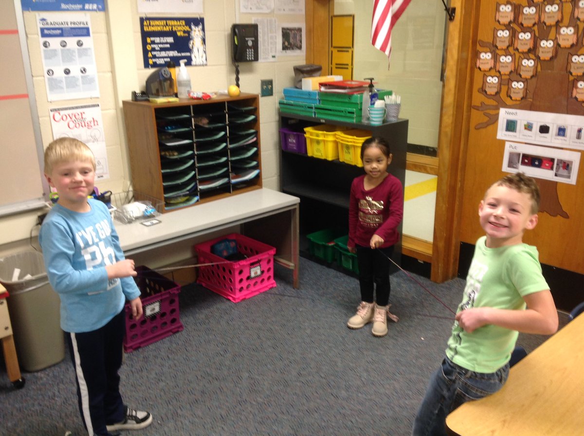 mrs_wood_2011's tweet photo. Today we made shapes with rope. We talked about number of sides and vertices. #sunsetRPS #mrswoodink https://t.co/mpZtn6PhXi