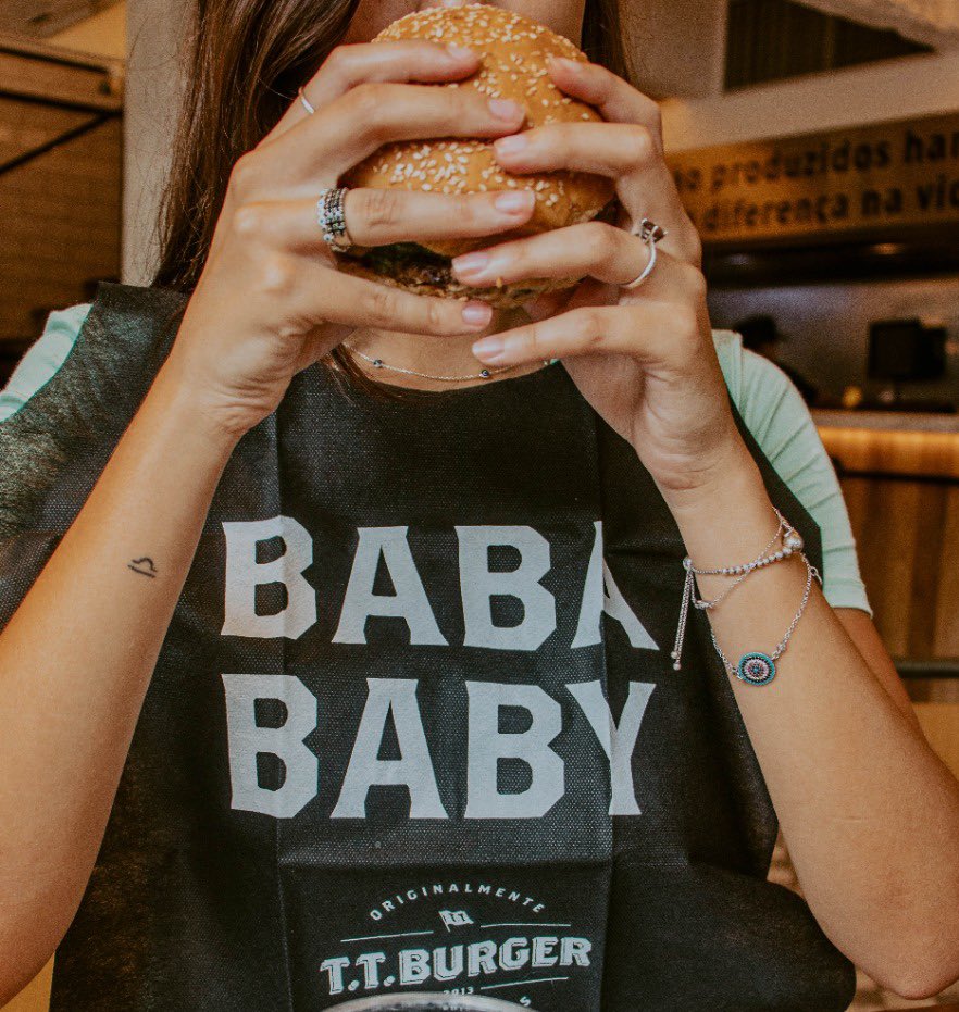 _ttburger's tweet photo. Tá permitido se lambuzar! Que tal um T.T. pro jantar de hoje? 🍔 #ttburger https://t.co/3qMuvGpAG2