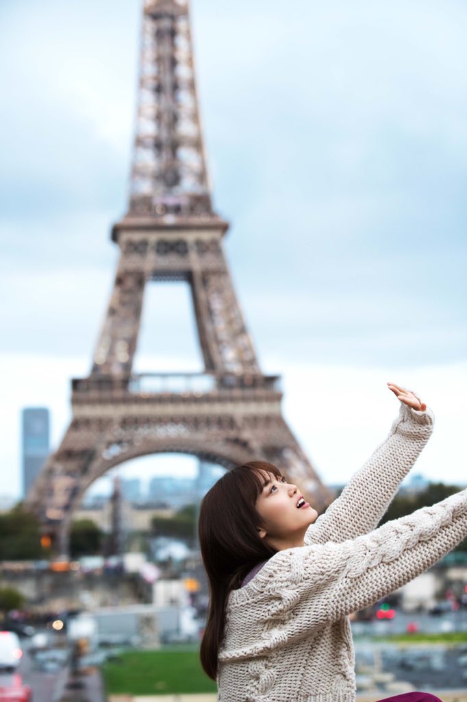 nogizaka46's tweet photo. 乃木坂46 3期生の山下美月1st写真集が2020年1月21日(火)に発売されることが決定いたしました🇫🇷
お楽しみにっ✨

■Twitter
@mizuki1st_paris

■Instagram
https://t.co/EqLagQ4AkJ

・Amazon
https://t.co/22rvaGx8uy

・楽天ブックス
https://t.co/MIt94dJxc6 https://t.co/xoC91Y1x9S