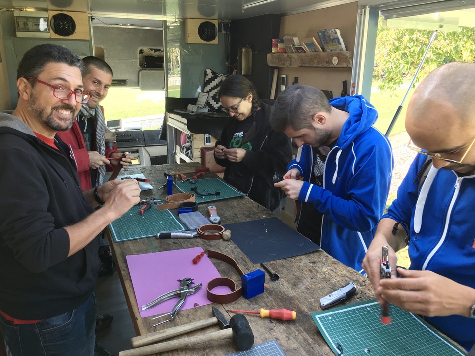 die_Tueftelei's tweet photo. lässige Keyhager - genau im letzten Herbst Workshop  #dietueftelei #werkstatt #makersgonnamake #tinkering #werkstation #instadiy #makersmovement #makers #ourmakerlife #makerspace #mobilefablab  #München #089make https://t.co/Yr5TZdqdBs