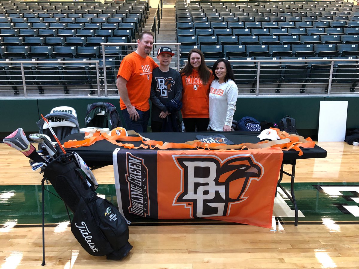Emily_Golf17's tweet photo. It’s official!! Thank you everyone for coming out and supporting me!  So blessed🧡 #BGSU https://t.co/aj5uxC48Ri