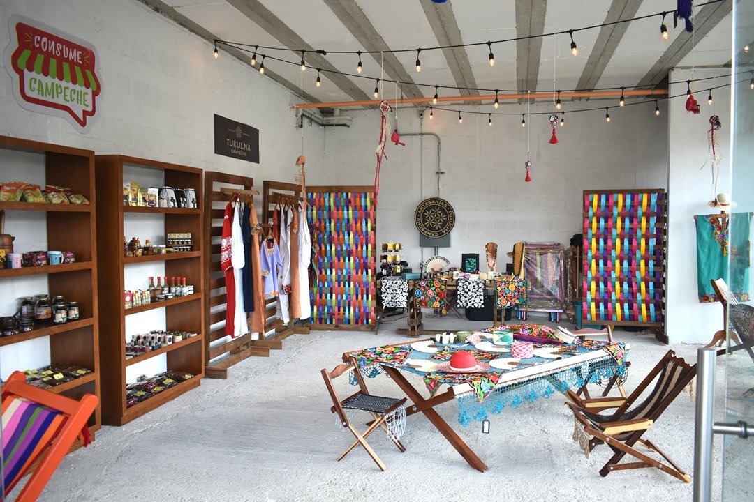 INDEMIPYME's tweet photo. Producto campechano presente en la inauguración de la nueva terminal de ADO TAME en la ciudad de Mérida Yucatán, instalados en un punto de venta de la tienda Tukulná Campeche junto a diferentes piezas artesanales de la región. 
#ConsumeCampeche #Hechoamano https://t.co/ivTjaBeXzB