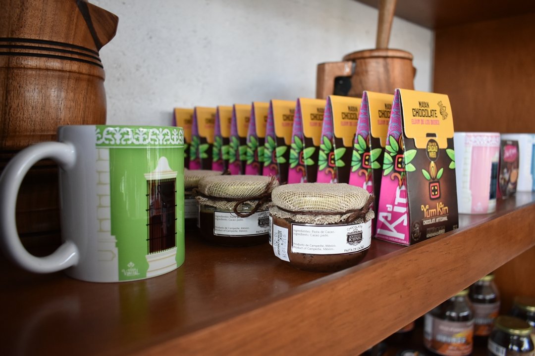 INDEMIPYME's tweet photo. Producto campechano presente en la inauguración de la nueva terminal de ADO TAME en la ciudad de Mérida Yucatán, instalados en un punto de venta de la tienda Tukulná Campeche junto a diferentes piezas artesanales de la región. 
#ConsumeCampeche #Hechoamano https://t.co/ivTjaBeXzB