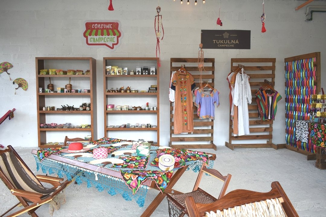 INDEMIPYME's tweet photo. Producto campechano presente en la inauguración de la nueva terminal de ADO TAME en la ciudad de Mérida Yucatán, instalados en un punto de venta de la tienda Tukulná Campeche junto a diferentes piezas artesanales de la región. 
#ConsumeCampeche #Hechoamano https://t.co/ivTjaBeXzB