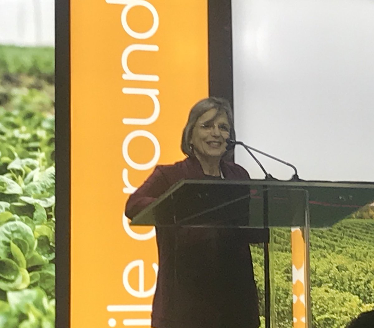 JulieSuarez12's tweet photo. The always fabulous ⁦@DonnaLupardo⁩ calling the #GrowNY region a hot bed of innovation - reminding us that this region put a man on the moon and is now leading the way in creating a new food &amp; ag innovation economy to help NY family farmers https://t.co/i6h82xRRWI