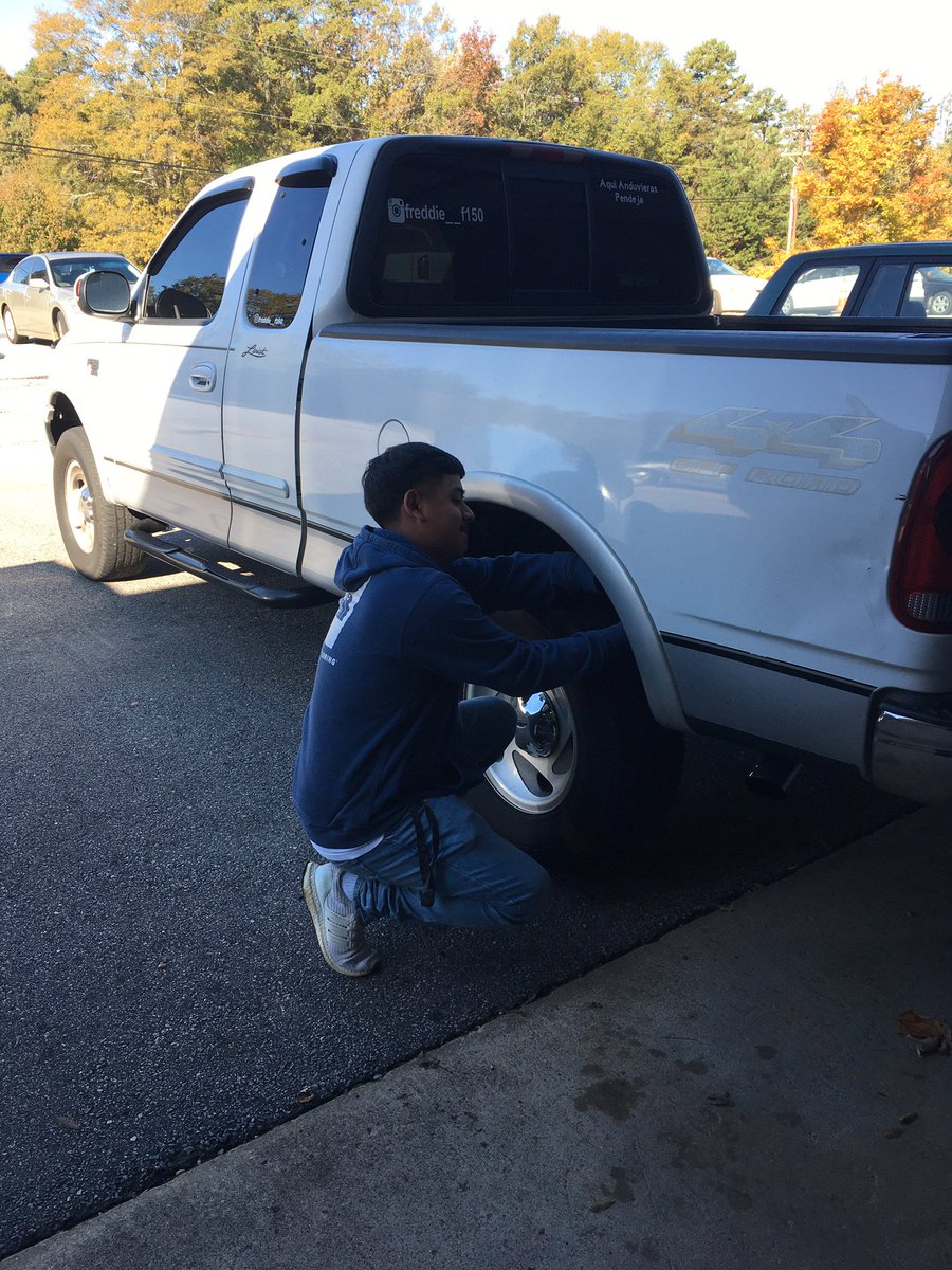 JeffCol38194580's tweet photo. A student wanted his pic to be posted. Great day @DonaldsonCareer https://t.co/J0ThBg4pQv