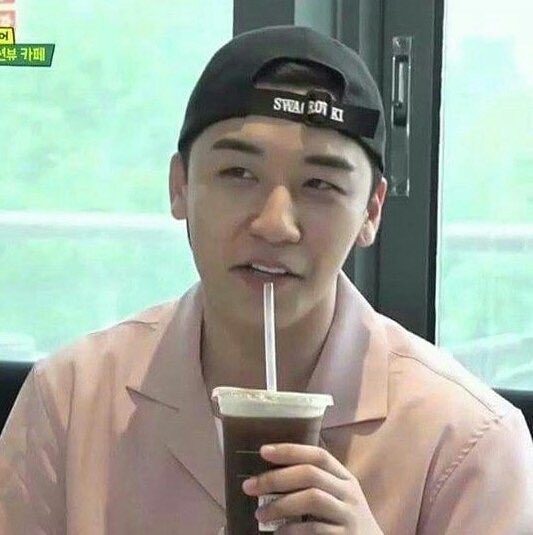 A thread of BIGBANG being memes: