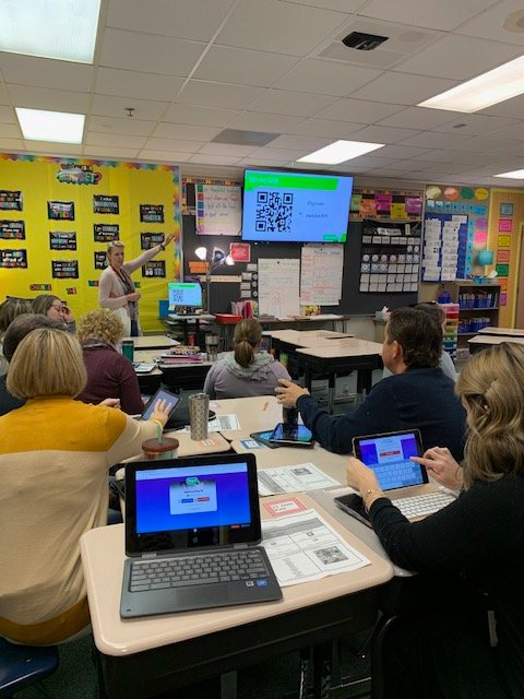 BWPrincipal279's tweet photo. Basswood teachers learn from each other! We are personalizing student learning with technology.
#Pathplaceandplace
#BasswoodteachersROCK!
#DL4A https://t.co/tD86vOYHFQ
