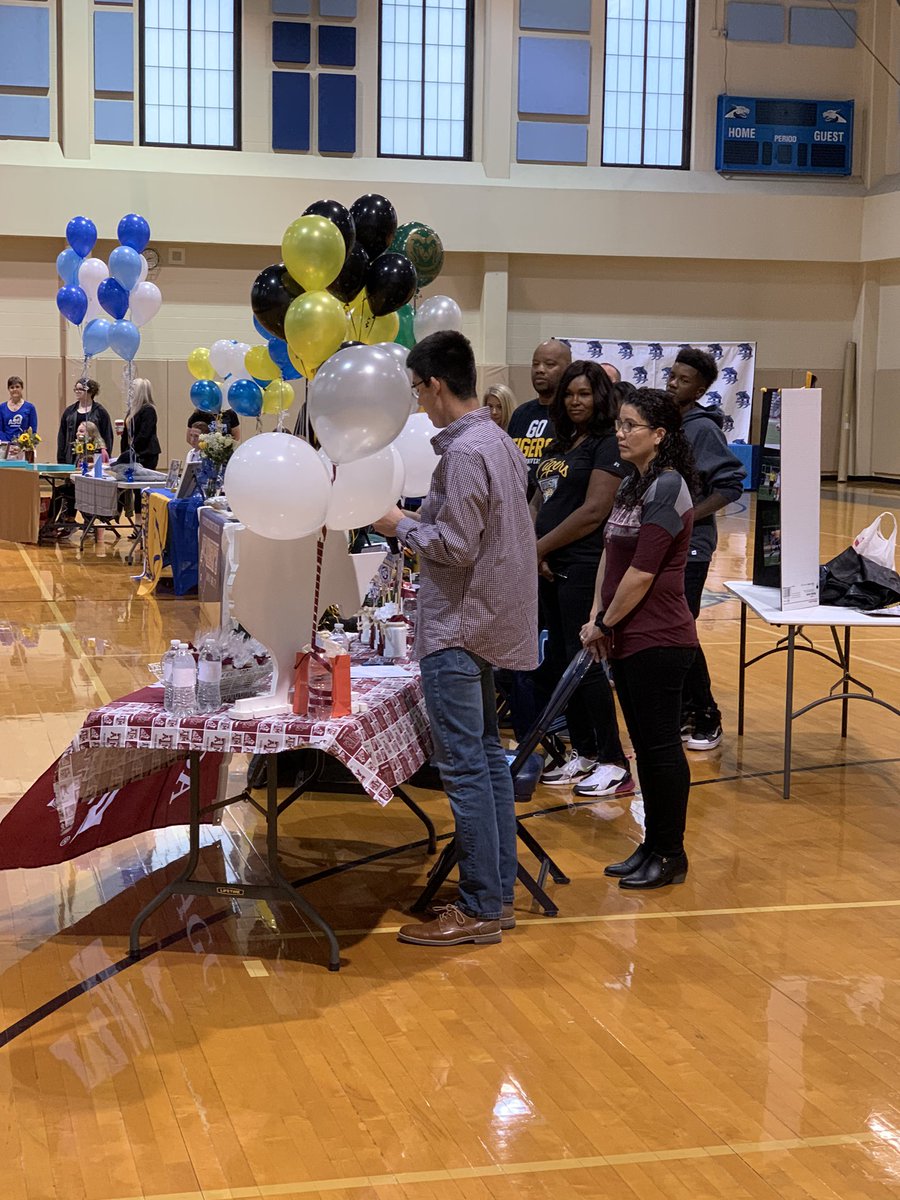 ctjohnsonXC's tweet photo. What a great day to be a Jaguar! Victor Zuniga commits to Texas A&M. Family and friends are there to support him 💙🐆🏃🏼♂️today .#NationalSigningDay #aggiebound ##johnsonxc https://t.co/yiIYoMnyGJ