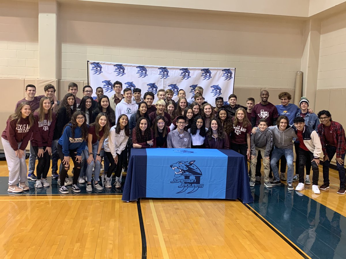 ctjohnsonXC's tweet photo. What a great day to be a Jaguar! Victor Zuniga commits to Texas A&M. Family and friends are there to support him 💙🐆🏃🏼♂️today .#NationalSigningDay #aggiebound ##johnsonxc https://t.co/yiIYoMnyGJ