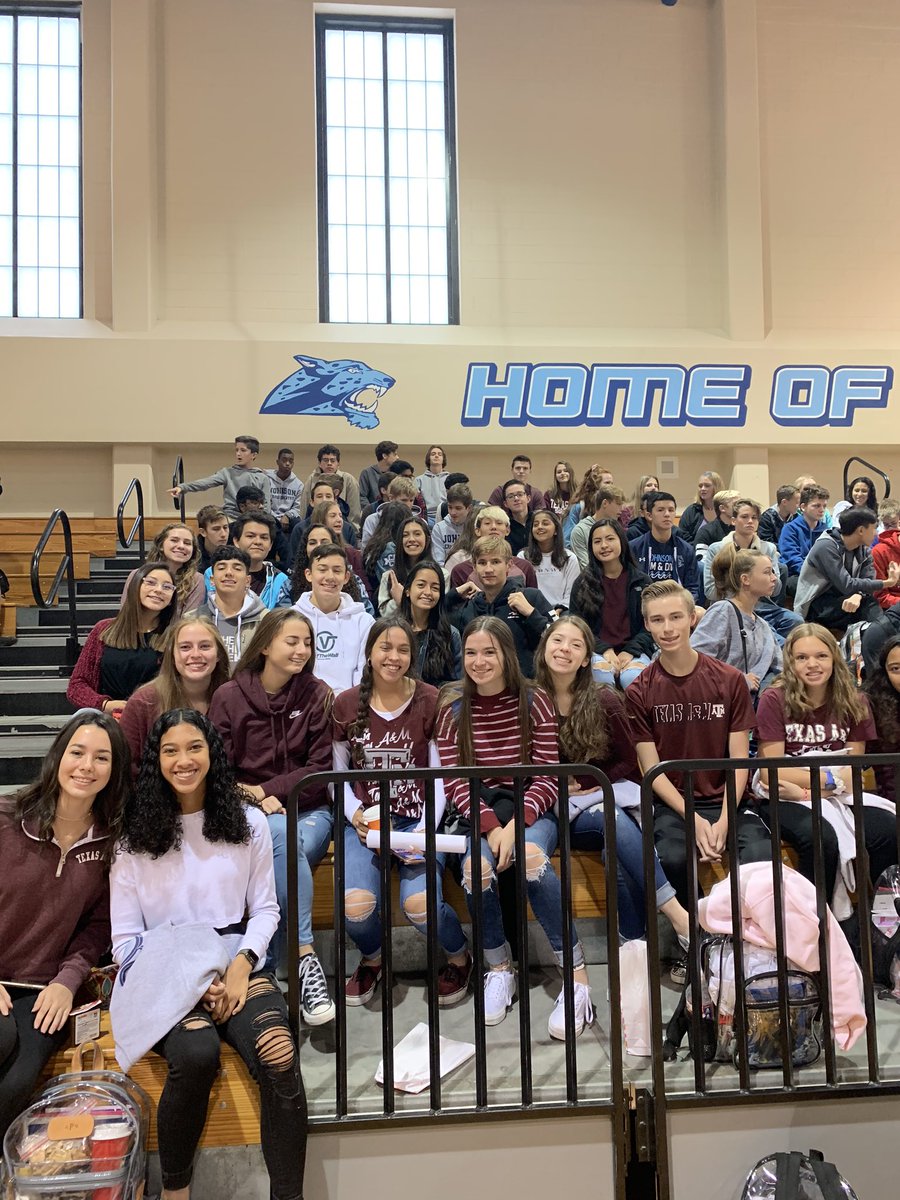 ctjohnsonXC's tweet photo. What a great day to be a Jaguar! Victor Zuniga commits to Texas A&M. Family and friends are there to support him 💙🐆🏃🏼♂️today .#NationalSigningDay #aggiebound ##johnsonxc https://t.co/yiIYoMnyGJ