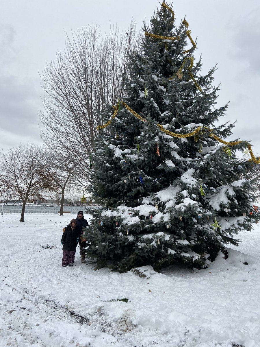 marty_passmore's tweet image. AMSS staff and students helped to set up the at the Celebration of Lights in Sarnia. Very proud of everyone’s efforts and support of our community!!