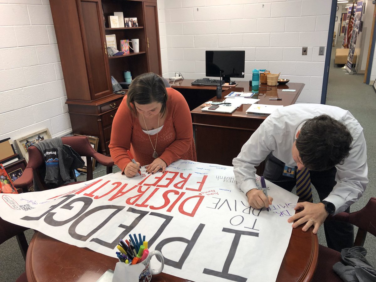 LBSSFCCLA's tweet photo. Thank you to everyone who pledged today! You can pledge anytime this month, the banner will be in the FACS hallway! Thank you @smith2dw @TeriHampton1913 @FCPSLBSS for pledging to #drivedistractionfree #notextanddrive 💜💛 @Tee1174 #LBFCCLA #FCCLA https://t.co/5jvalN3ngK