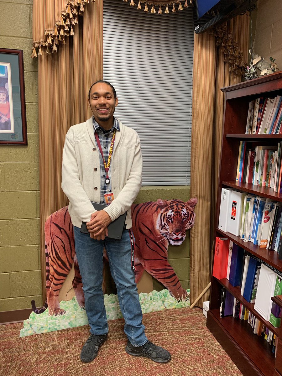 WeAreSanders's tweet photo. Our amazing Band Director, Sanders Alumnus and 2020-2021 Teacher of the Year, Mr. Bryant-Martin showing off his #Cardigan and exhibiting #Habit5 on #WorldKindnessDay! #SandersProud #WeAreSanders https://t.co/RIrard1nKd